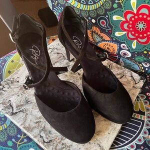 Women’s suede 3 inch heels size 10